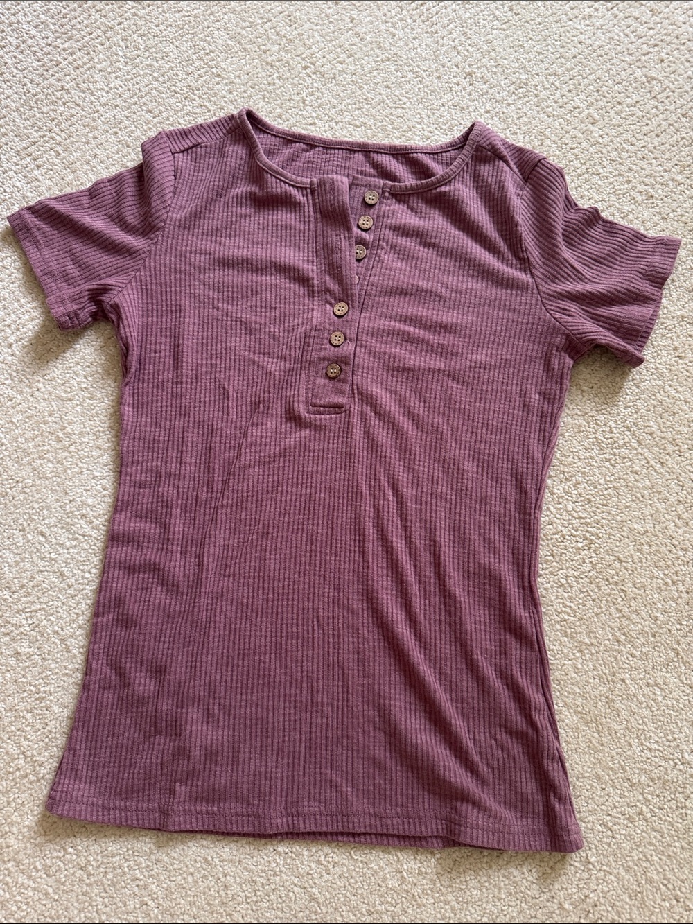 Ribbed Henley Short-Sleeve Top in Mauve